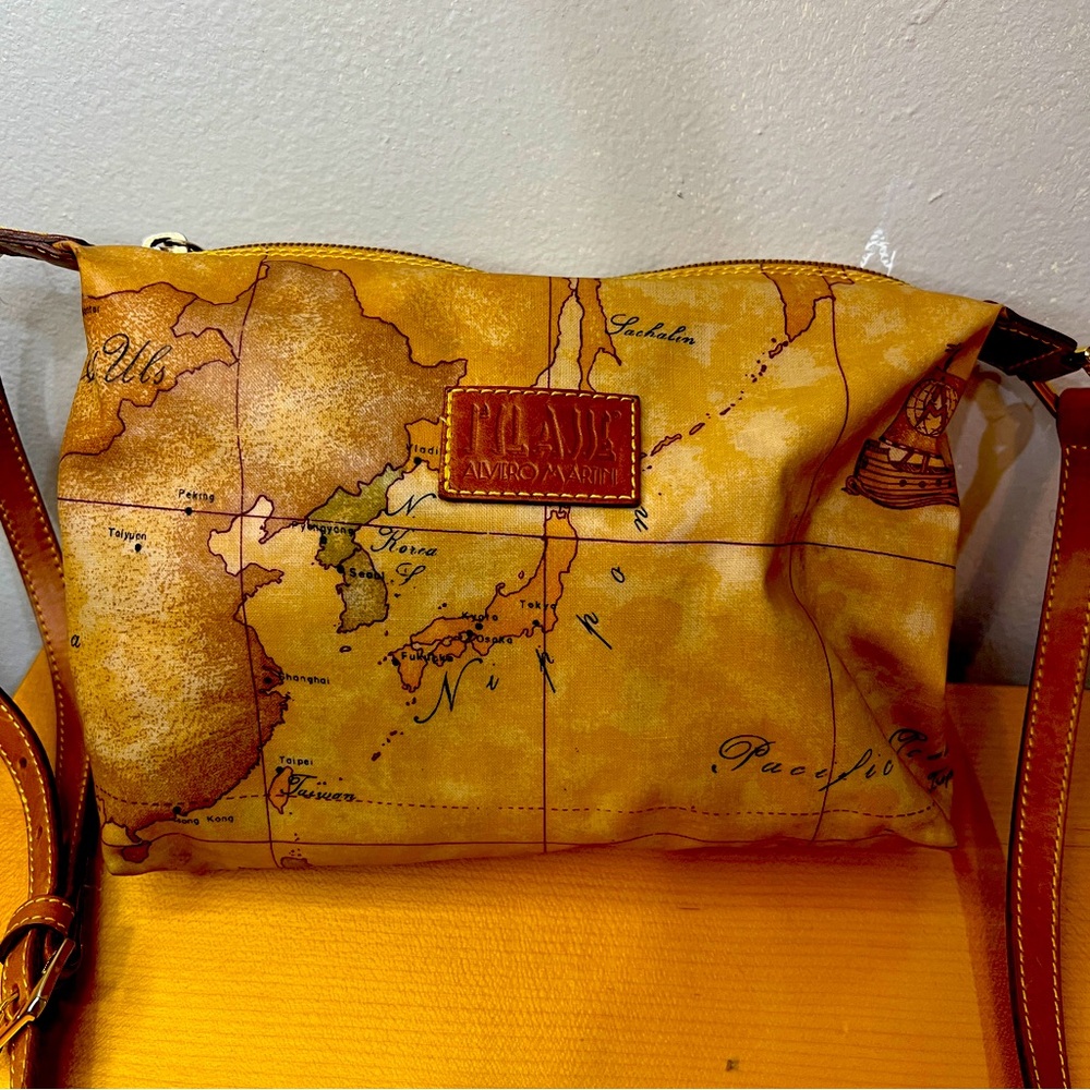 ALVIERO MARTINI CLASSIC SHOULDER CROSSBODY BAG
MAP BAG